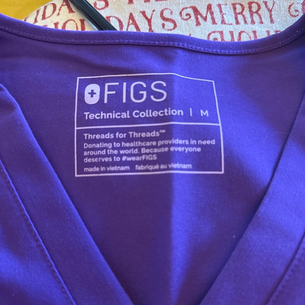 Figs Scrub Top - Size Medium - Picture 3 of 3